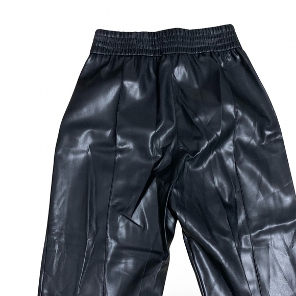 Black leather pants with pockets BNWT 9/10 Just a bit wrinkled. - Picture 2 of 4
